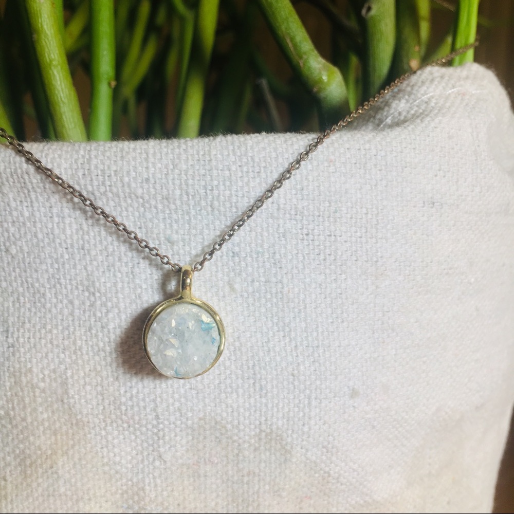 QUARTZ NECKLACE